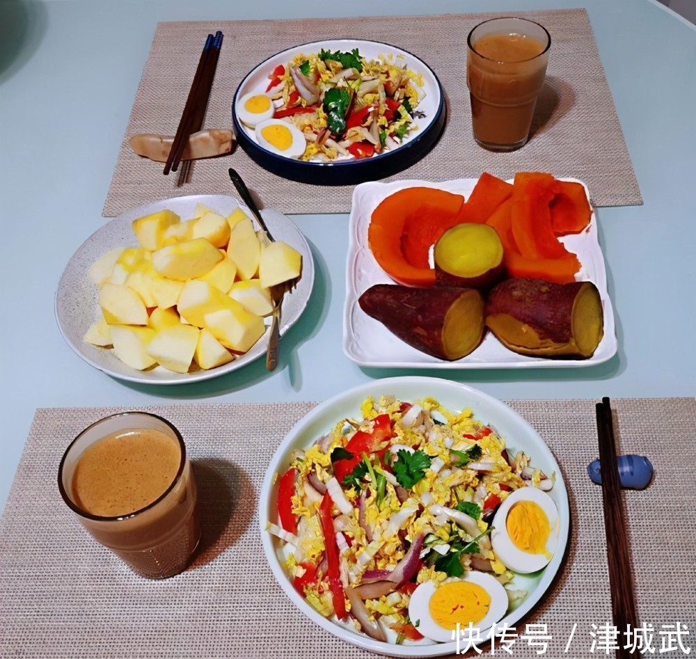 两口子的7天不重样早餐,粗细搭配,有热饮主食和小菜水果,丰富