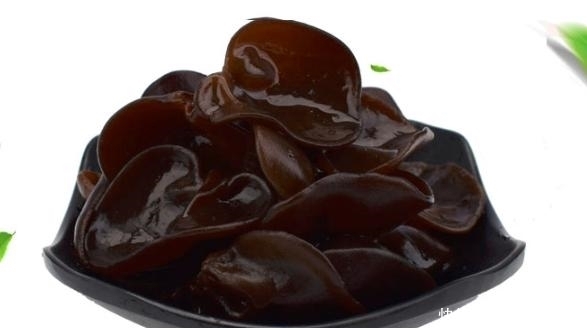 原来泡木耳这么简单,掌握好2个窍门,5分钟泡好,木耳饱满又滑嫩