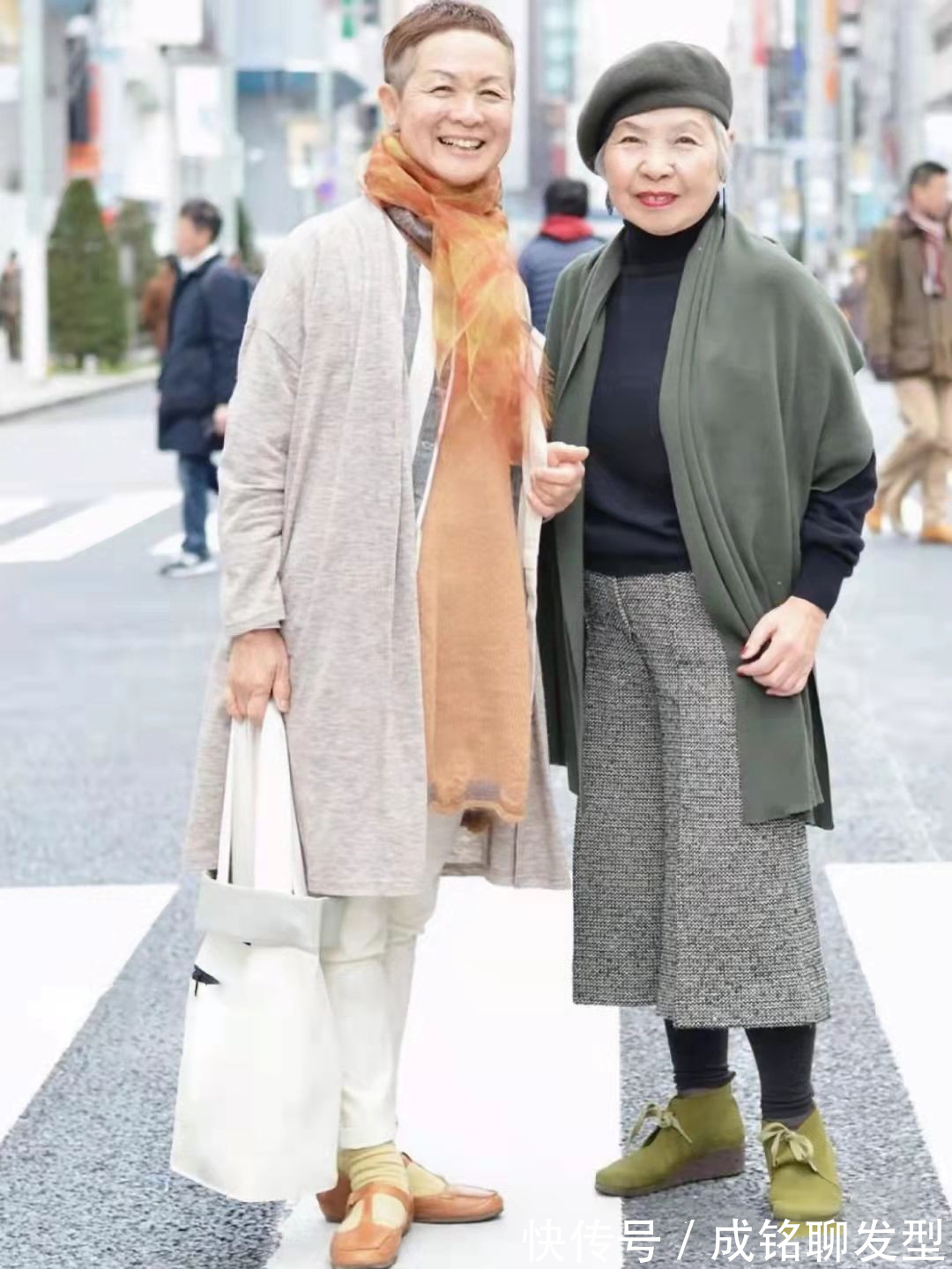 亮色|年龄只是个数字,这些老人用穿搭告诉你,搭配得当有气质更显年轻