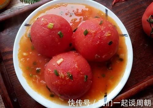 西红柿和它搭在一起,锅里蒸15分钟,入口浓浓的鲜味,弹嫩好吃