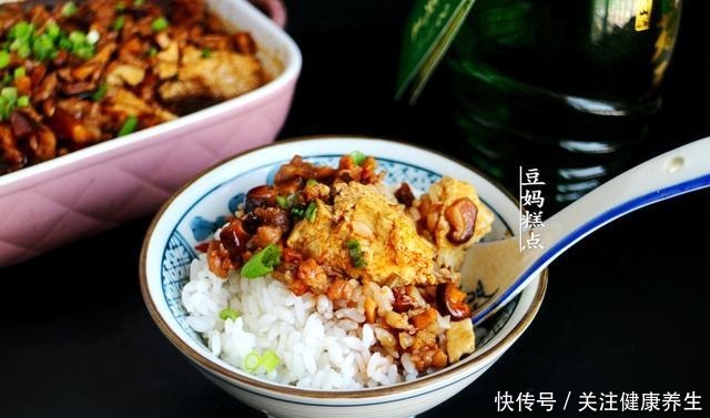 冷天,豆腐和鸡蛋一起蒸,简单又营养,孩子连吃2碗米饭
