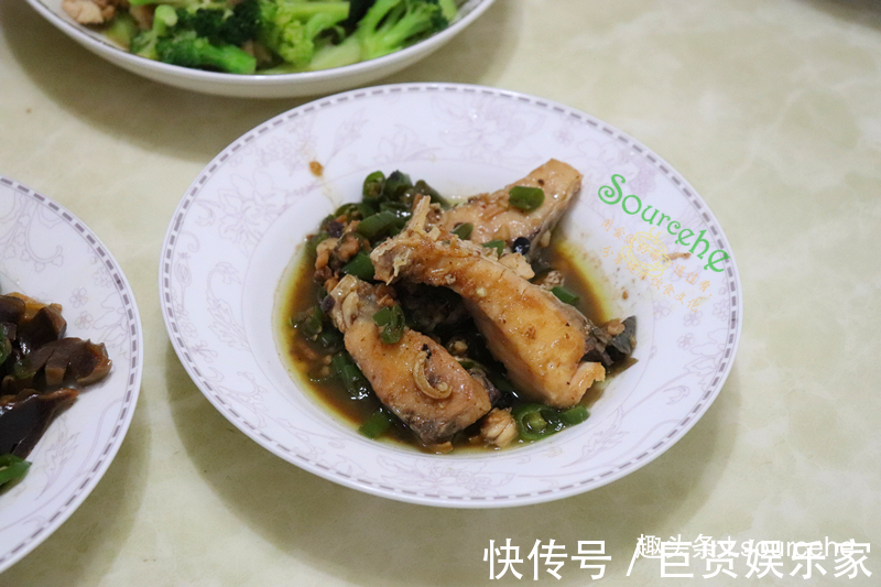 一家五口的晚餐，四菜一汤一道凉拌菜不足100元，婆婆直夸我贤惠