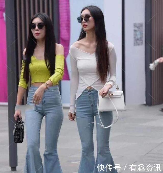 喇叭裤|浅蓝色喇叭裤配个性上衣的穿搭,彰显性感之余又温柔优雅