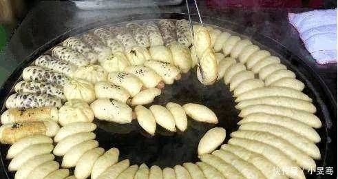 没吃过|路边阿姨卖小吃,两元一个,一天卖一万元,没吃过你就out了