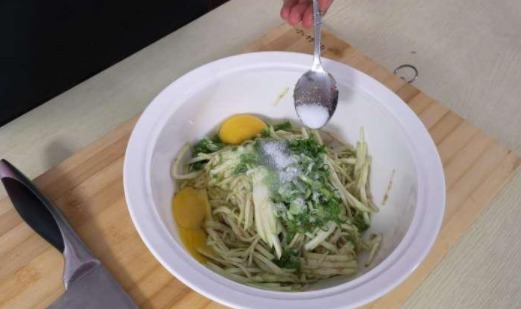 早餐不用再发愁,一根茄子就搞定,简单营养又美味,越吃越想吃