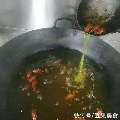 蒜香粉|想要滋阴补血吗？这道烤兔少不了