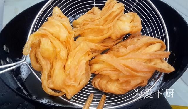 在家面粉别炸油条了，大厨教你详细教程，给肉都不换，真的非常香