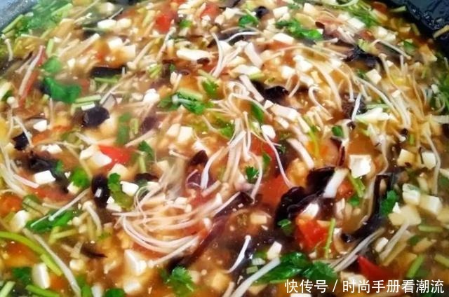 酸辣鲜香的胡辣汤，低脂、美味、健康，不吃辣的人也能喝