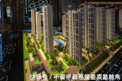 蚊虫|带院子的一楼和送阁楼的顶楼,到底该选哪个?建筑学家给出答案
