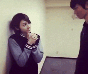 |搞笑动图:沙雕同学回宿舍快速上床睡觉!