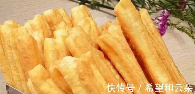 油条|想吃油条了,教你一个新做法,不用揉面,直接用刀切,蓬松又柔软!