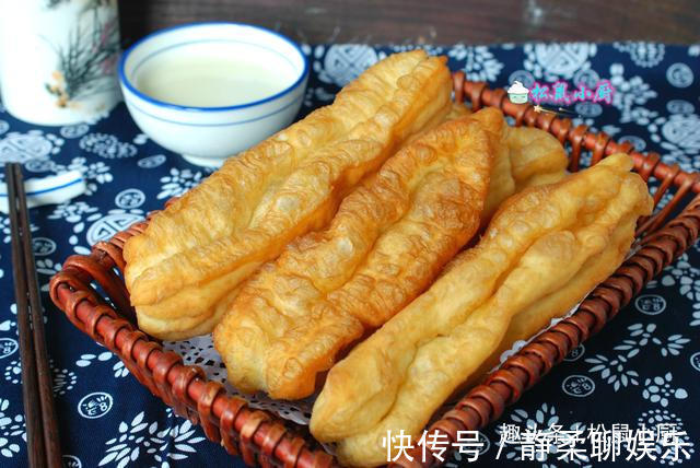 面粉|炸油条用酵母、泡打粉全错!油条店老板教你正确做法,金黄酥脆