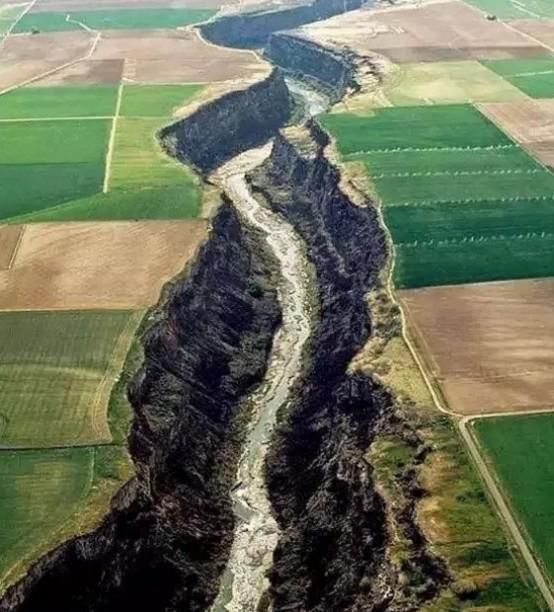 田园风光|闻名世界的大峡谷,两边是“田园风光”,中间却是“巨大伤疤”