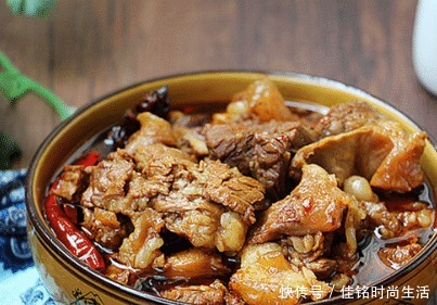 下饭|炖牛肉时,直接焯水就错了!学会这样做,牛肉软烂入味,特别下饭