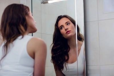 瑜伽|女人过了45岁便加速衰老，若喜欢做3件事，或比同龄人更显年轻