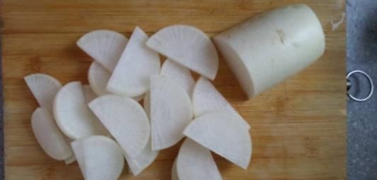 面黃肌|白蘿卜有去除膻味的作用，和它一起吃開胃健脾，補腎壯陽