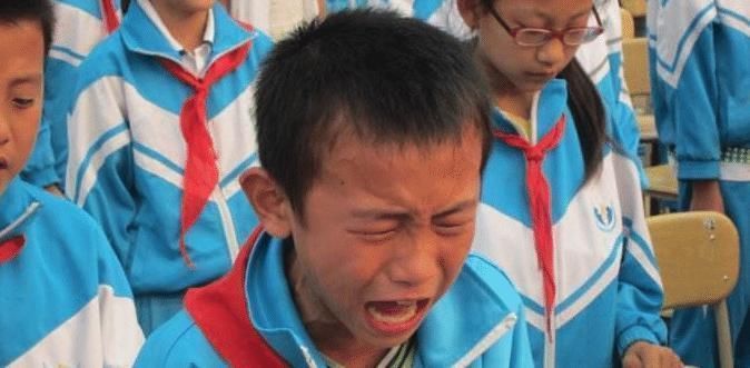 教育方式|“13岁被妈妈脱裤子打,全班围观”:多少娃,毁在了羞辱式教育