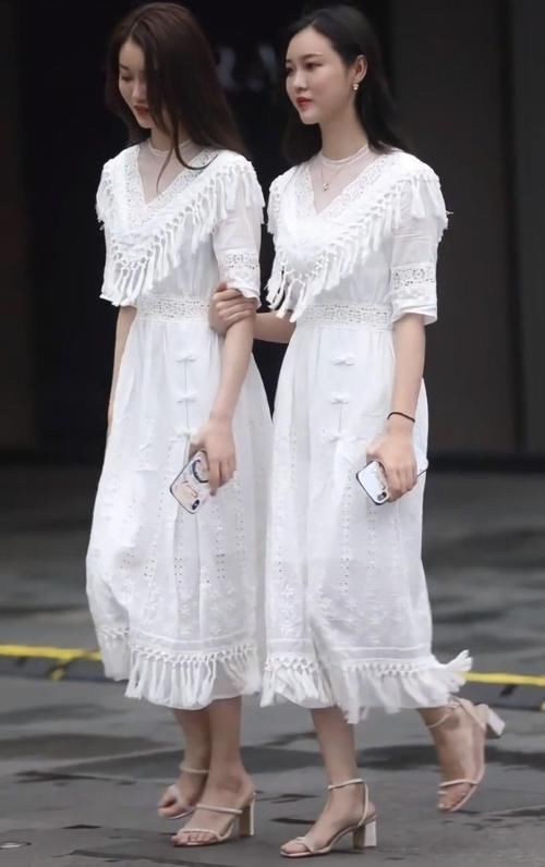 穿搭|“麦穗裙”是少女的最爱,显瘦显优雅,时尚又吸睛!