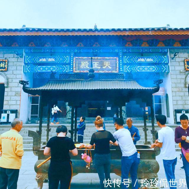 南岳一古刹,建于海拔1300米上,是道教与佛教相结合的寺庙