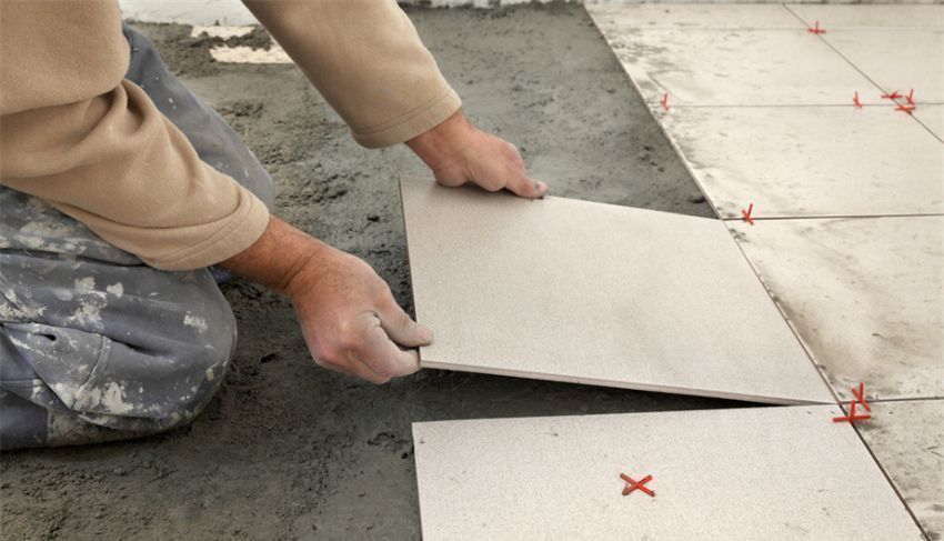 瓷砖胶|铺瓷砖时,工人说用瓷砖胶比水泥砂浆好?别轻信,八成想坑你!