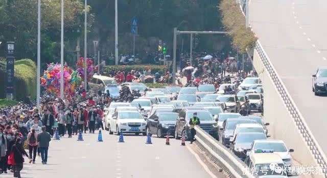 老年|大年初一行大运,南宁路上“红通通”,你参与了吗?