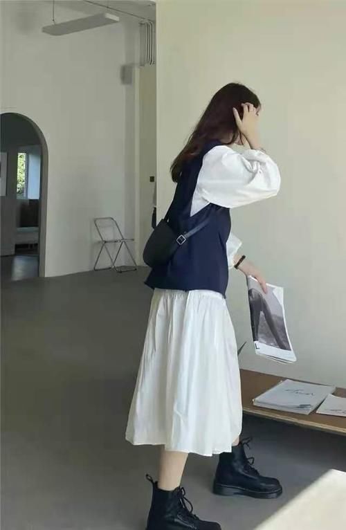 鞋底|小白鞋已经“烂大街”了，今夏更流行这4双鞋，时髦好看还很百搭