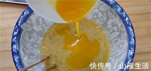 核桃酥这样做太好吃了，外面酥脆直掉渣，内里绵软又香甜，真过瘾