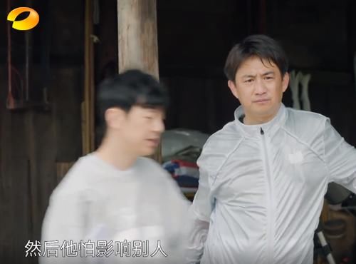 怨言|《向5》最累的嘉宾?白天种树开拖拉机毫无怨言,晚上加班做音乐