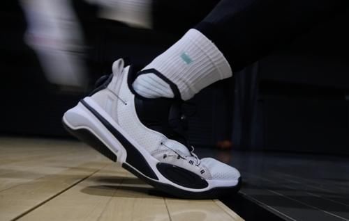 WEN鞋评-实战｜球鞋里最帅的 潮鞋里性能最好的选择！Double DISC确实又帅又能打