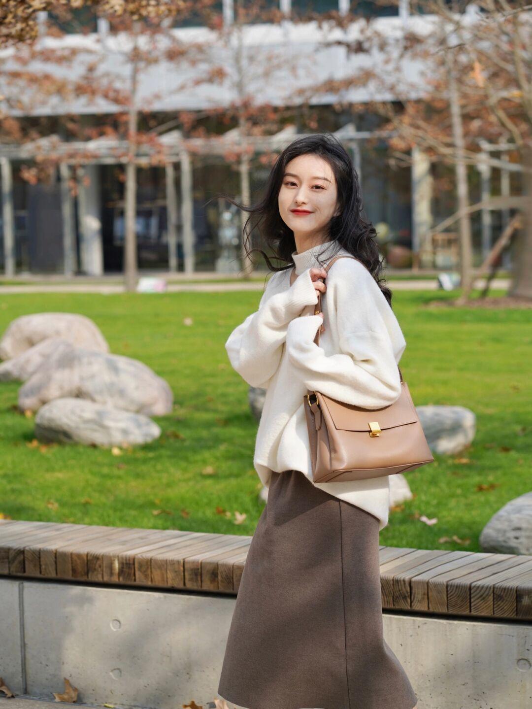 质地 衣服好看不全看身材,选款很重要,这些“毛衣”looks分享给你