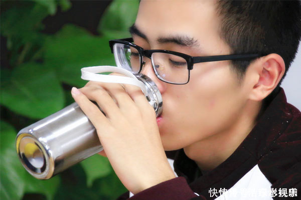 高血压患者|高血压患者，抓住三个最佳喝水时间点，或能让血压慢慢降下来