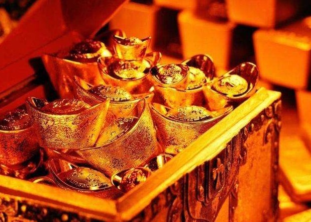 山洞|母狼送给猎户个婴儿，猎户好心抚养20年，婴儿长大后发大财