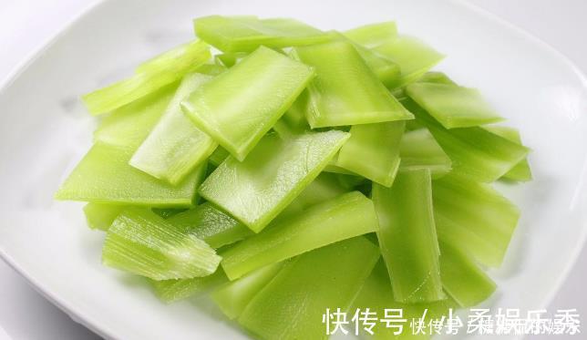 炒莴笋|炒莴笋时，不要切了就下锅炒，多做一步，莴笋更脆更入味，好吃