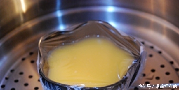 蒸鸡蛋，加水后直接蒸就大错特错！多做2步，细腻嫩滑，像豆腐脑