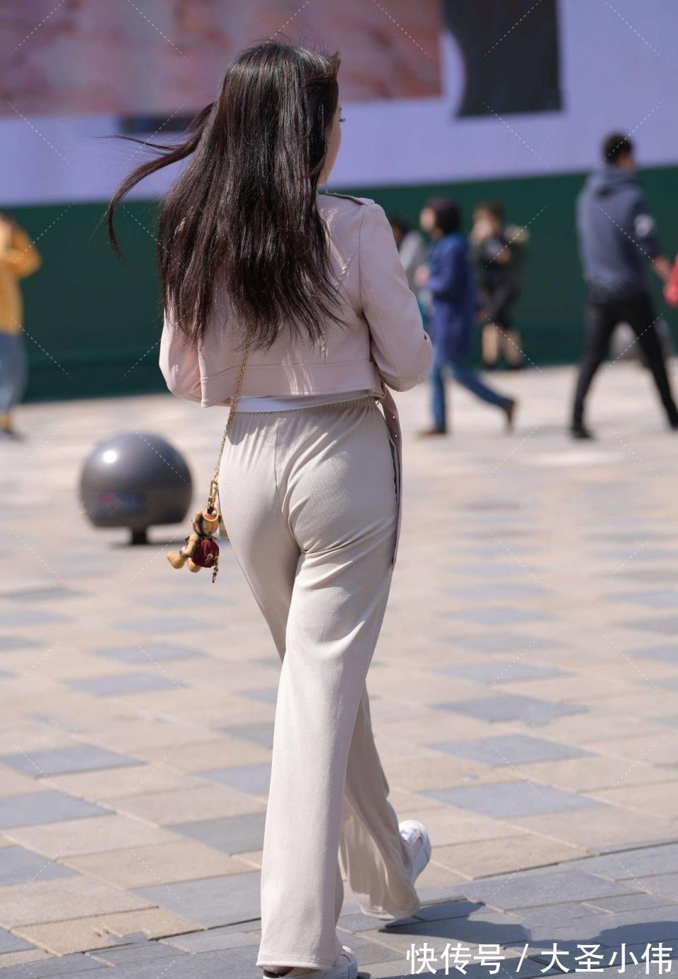 前卫|美女街拍:这真是我的梦中情人啊!父母喜欢的类型,好想请她一起吃个饭