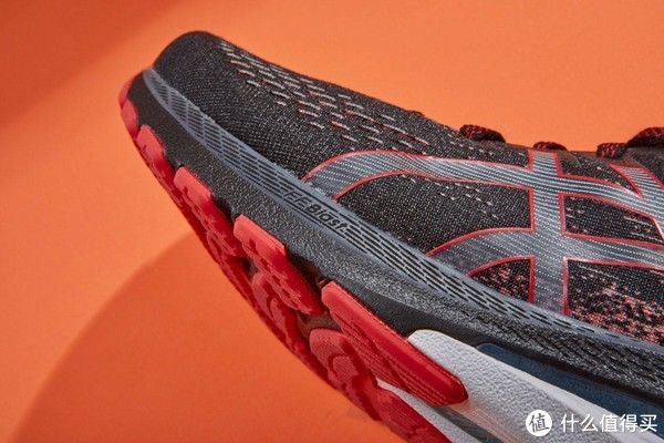 亚瑟士 穿了2年的亚瑟士Kayano 25,今天终于换上Kayano 28,差距也太大了!