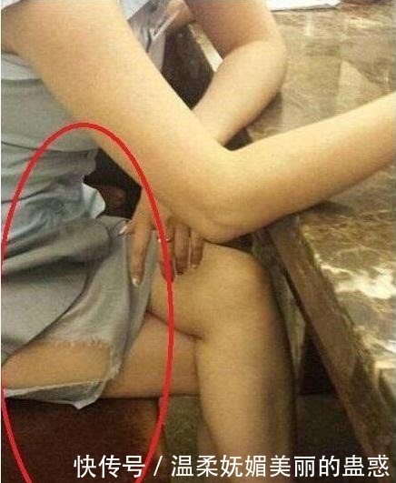 楼梯|姑娘今天裙子穿的有点紧,上个楼梯都需要别人帮助!