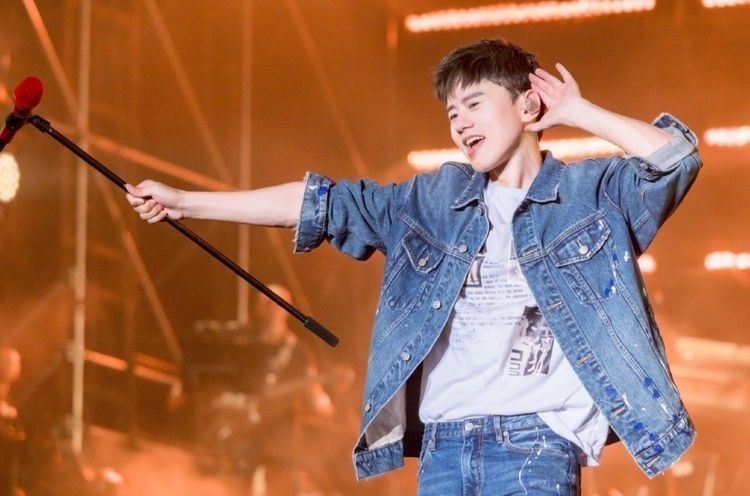 小伙月薪12500元,卻在上班第一天往糖果中倒入珍珠