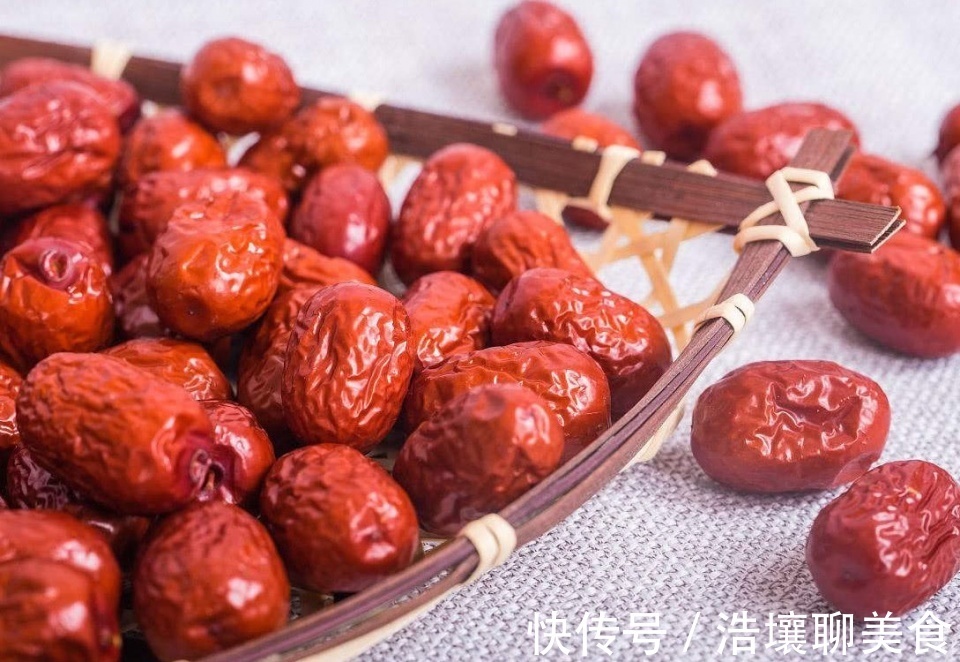 营养师|红枣“干吃”和“泡水”,哪个更好营养师说出答案,你吃对了吗