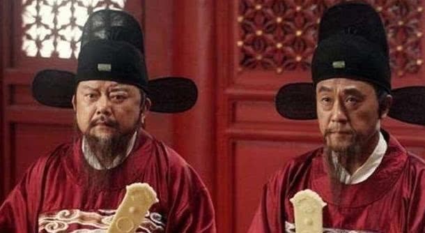 朱元璋|朱元璋深夜仍在批奏折，宫女进来送了热粥，为何因此丧命