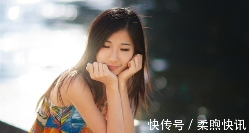 沉影@无力挥毫凝伫处,沉影寒潭月似钩;犹对孤灯语,泪眸飞溅一窗愁