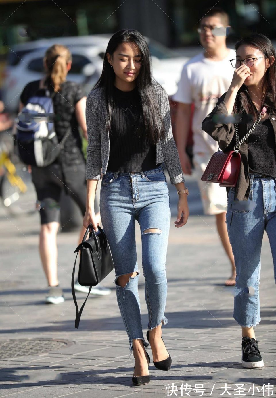 美女|美女街拍:霸道总裁,你喜欢这样的小姐姐吗?反正我爸爸看了以后好喜欢