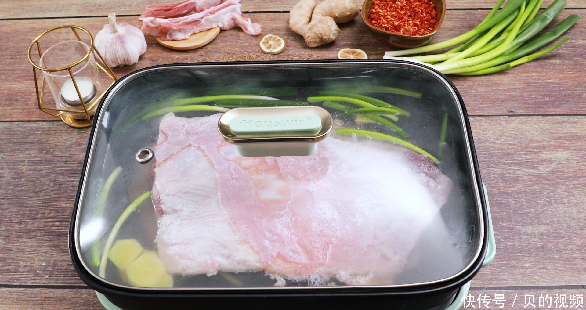 捞出来|烤羊好吃不好吃主要看酱汁,外表焦酥入口微甜,肉香浓郁嫩到出汁