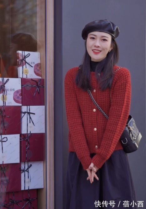 乐福鞋 终于明白“奶奶衫”为什么是2022最火单品,简约耐看还显瘦,超美