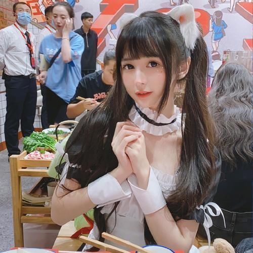 jk|蔡萝莉终于取下双马尾,乖巧女孩形象惹人喜爱,平时萝莉搞怪只是博眼球?