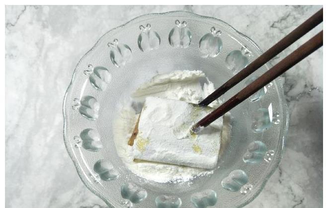 带鱼段|炸带鱼,有人调面糊,有人直接炸,大厨:都不对!这才是正确做法