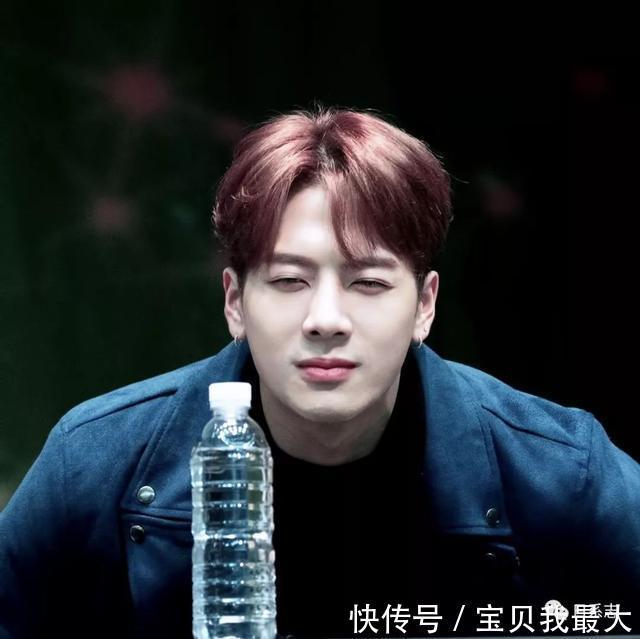 怎么选一副适合自己的眼镜脸型和气质都要考虑