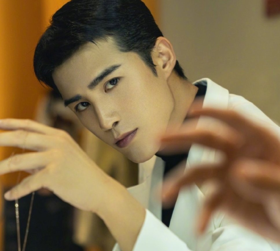 姜潮写千字长文告别《演员》舞台,艾特了20位明星,却无一人回应