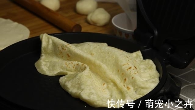 筋道|烙饼时，直接烙就大错特错了，多加这一步，饼柔软筋道，40秒两张