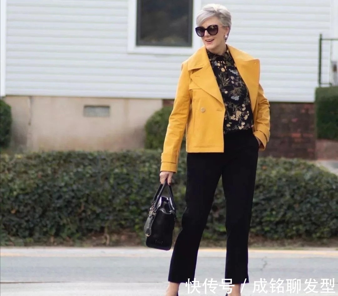 老年人|论穿搭就服这位62岁的奶奶,越老越有魅力,行走中的穿搭教科书